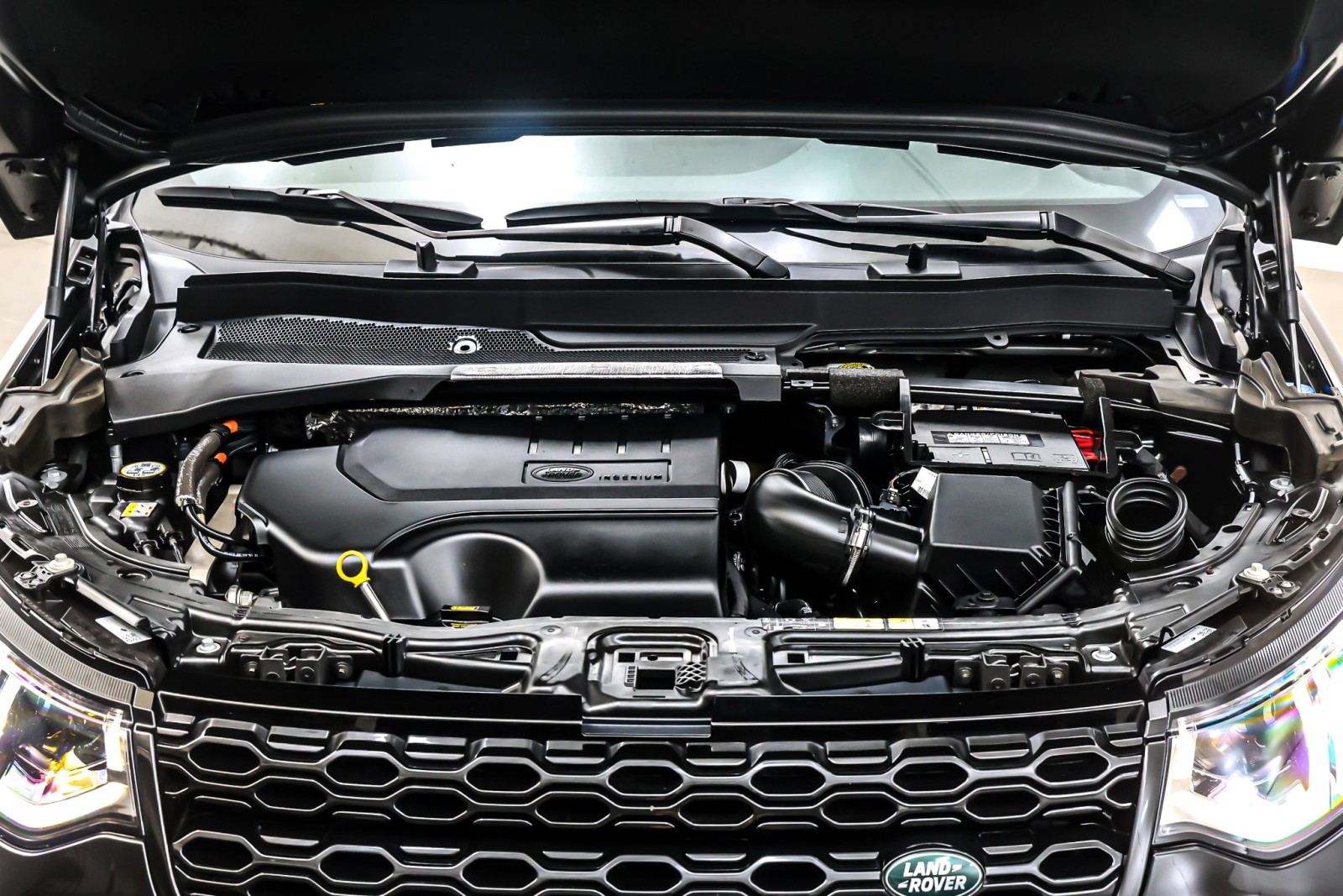 Used 2023 Santorini Black Metallic Land Rover SE R-Dynamic 4WD image 12