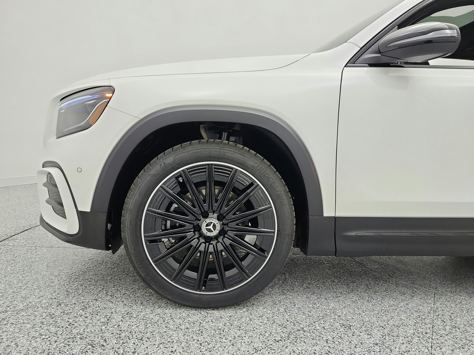 New 2026 Polar White Mercedes-Benz GLB 250 SUV image 13