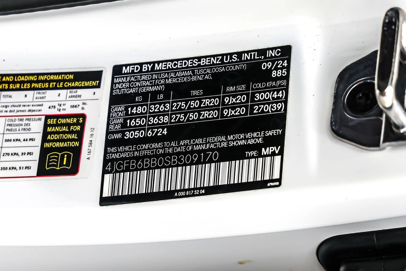 Used 2025 MANUFAKTUR Moonlight White Metal Mercedes-Benz AMG® GLE 53 image 25