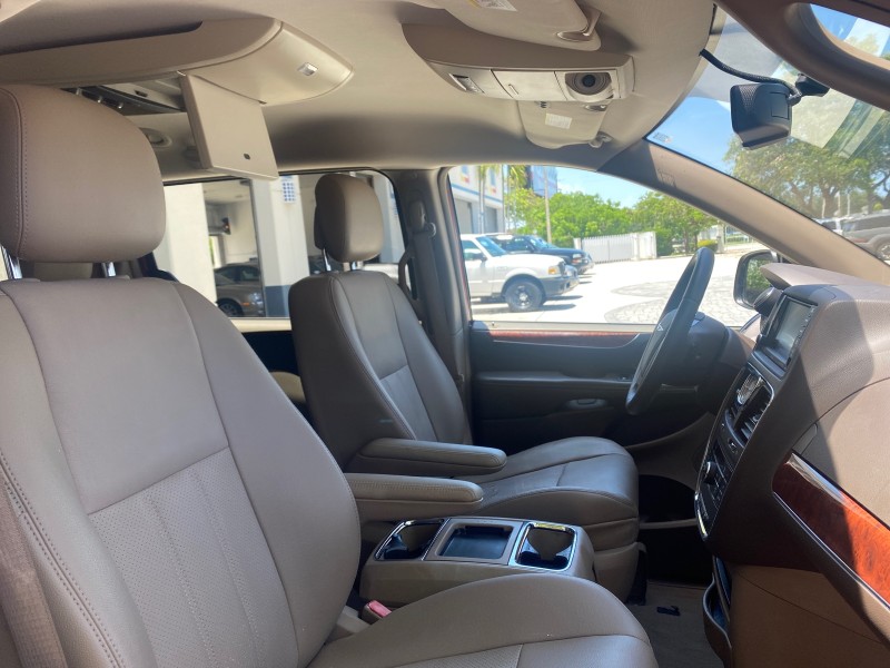 2012 Chrysler Town & Country 1 OWNER LOW MILES 58.411 in , 