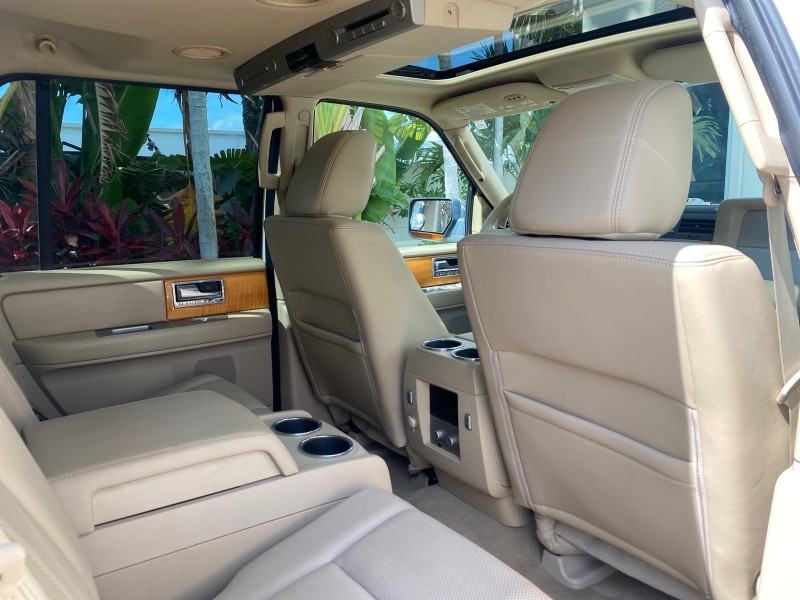 2010 Lincoln Navigator 4WD SUNROOF LOW MILES 31,209 in , 