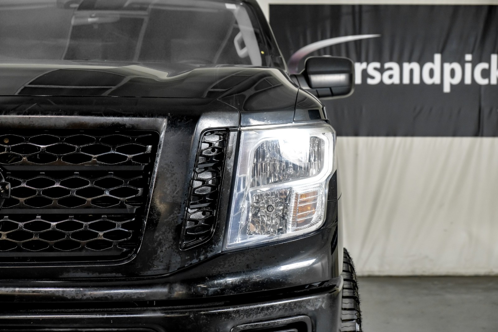 2018 Nissan Titan XD S 37