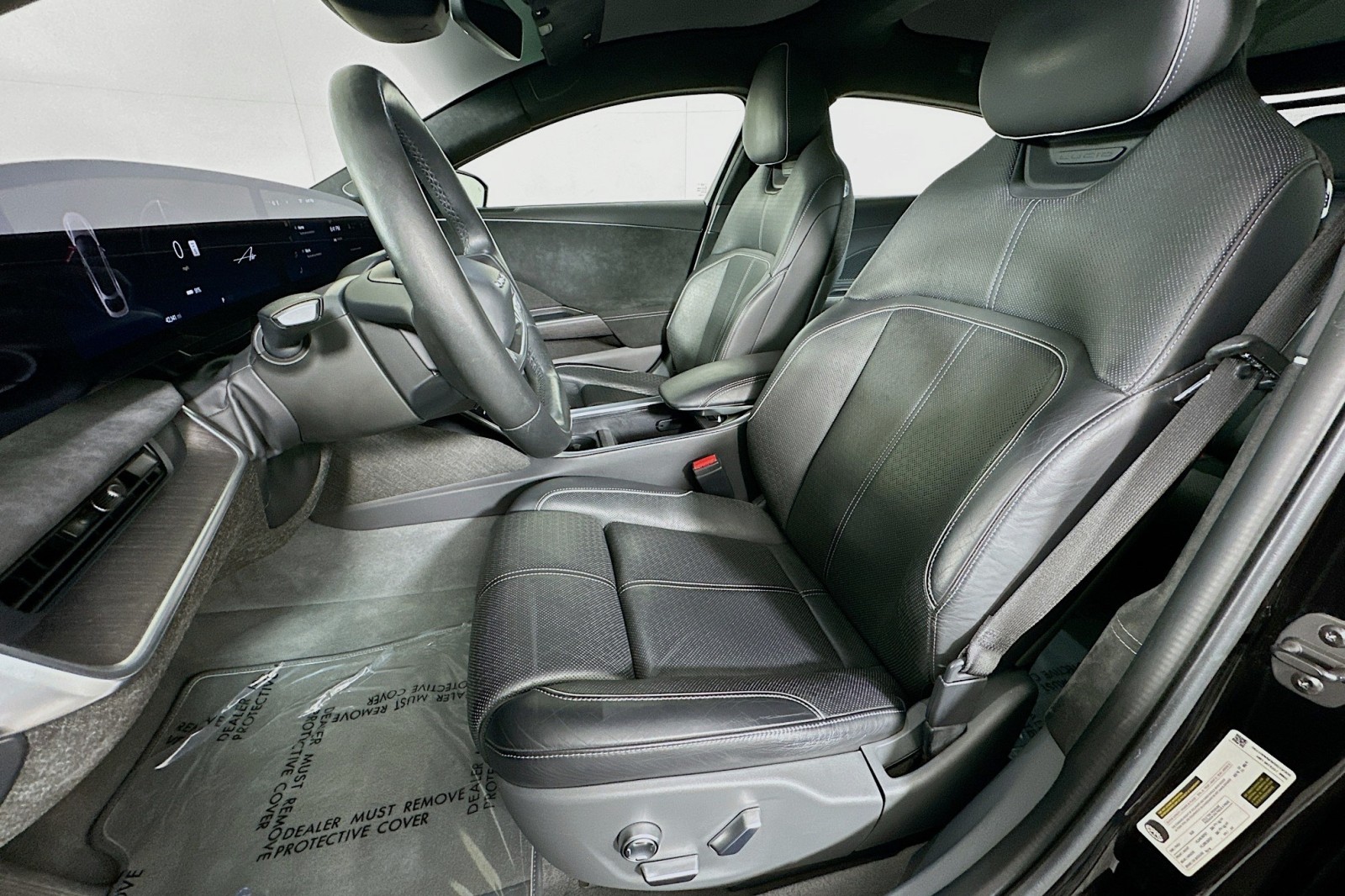 Used 2022 Infinite Black Lucid Grand Touring image 18