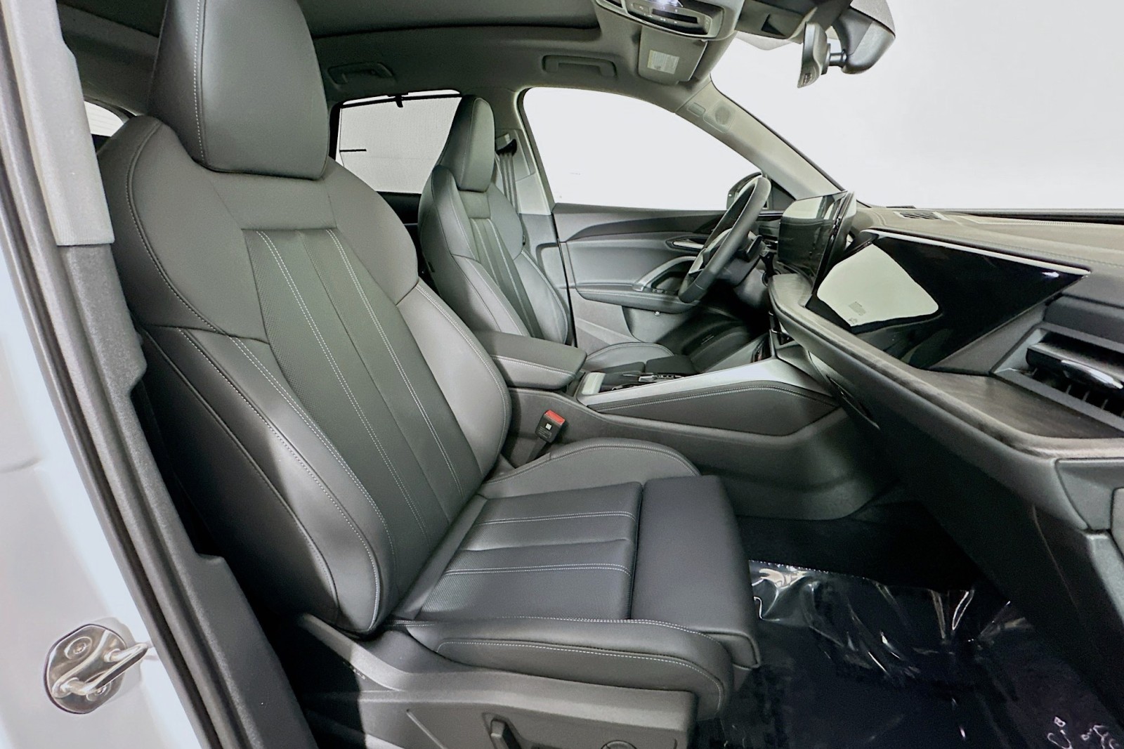 New 2025 Glacier White Metallic Audi Premium Plus image 8