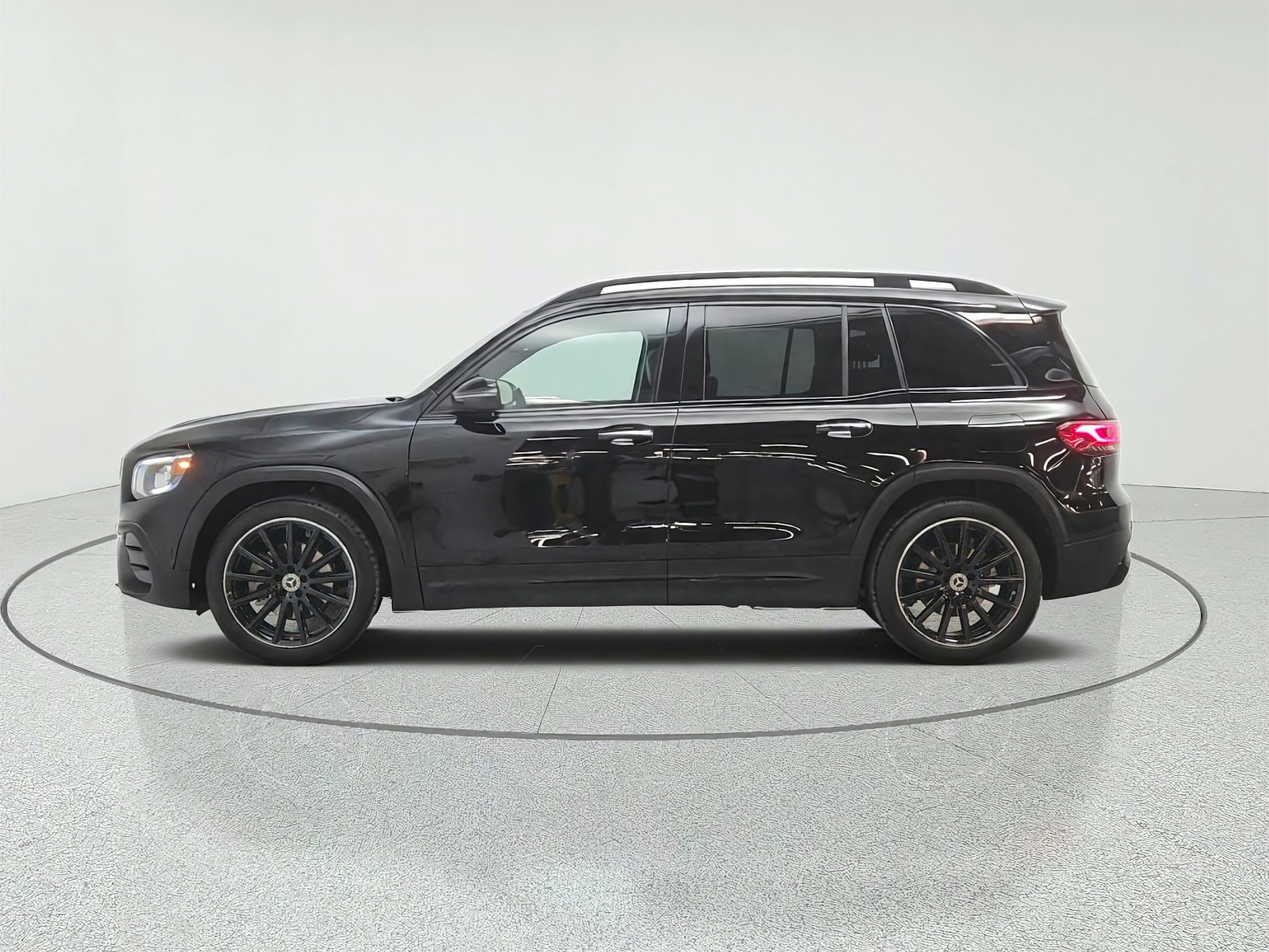 Used 2023 Night Black Mercedes-Benz GLB 250 SUV image 8