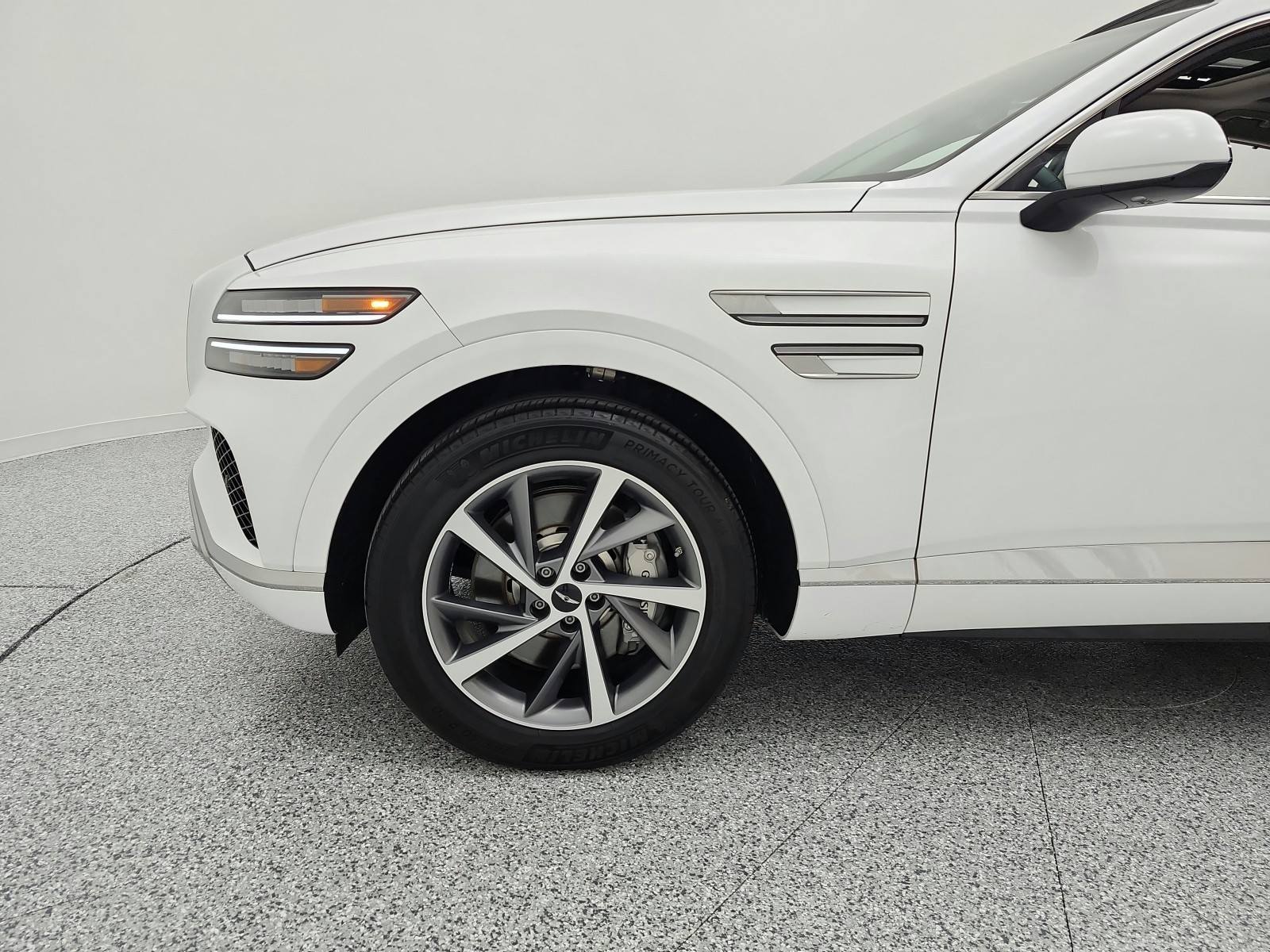 Used 2025 Uyuni White Genesis 2.5T Select AWD image 18