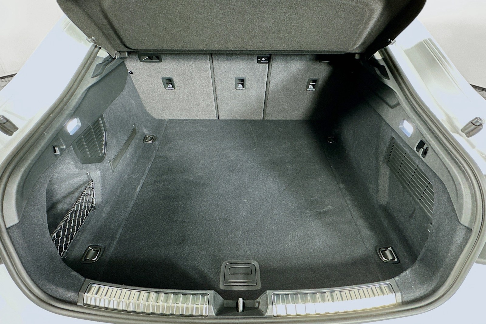 Used 2025 Arkona White Audi Premium image 22