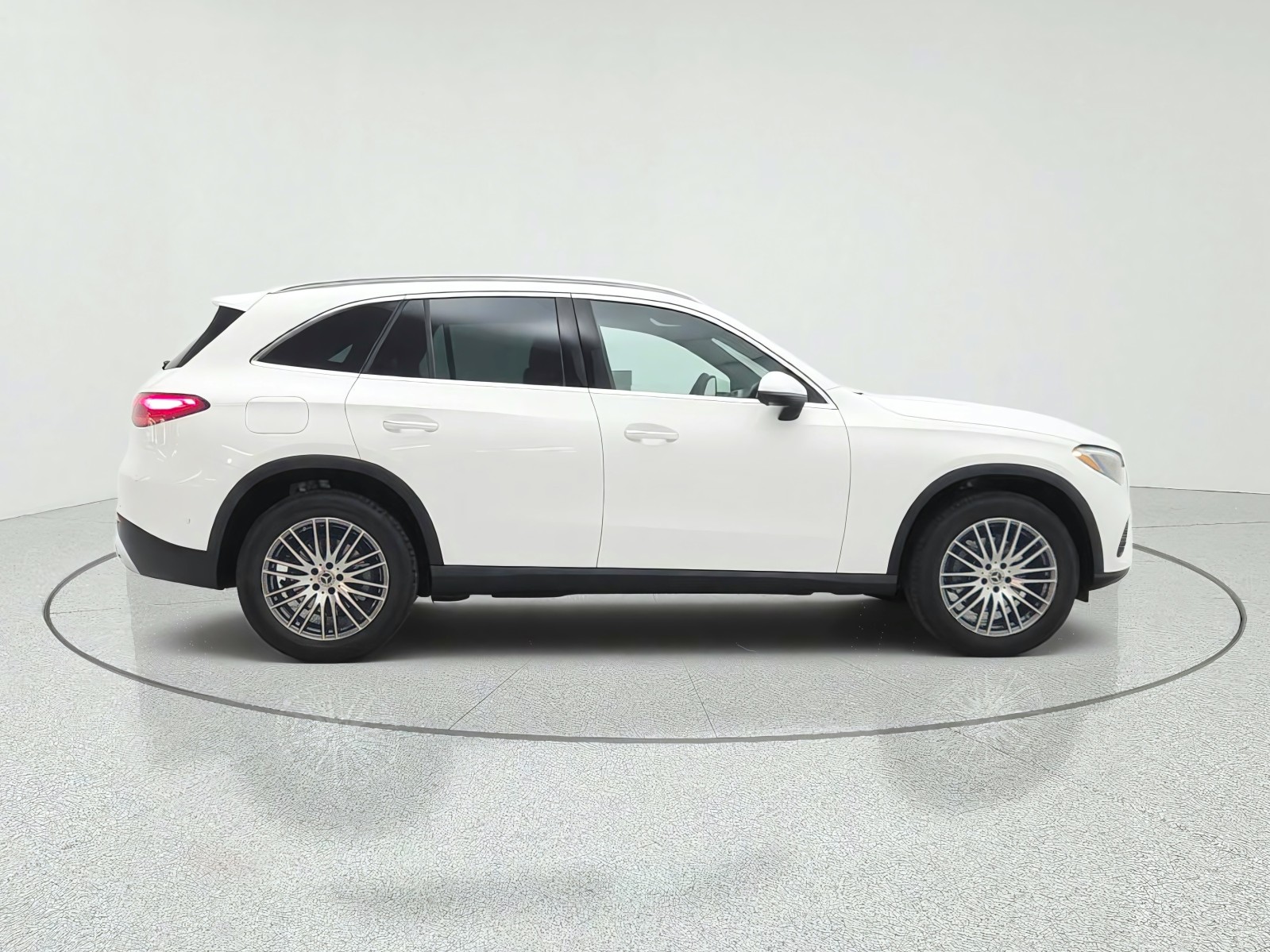New 2027 Polar White Mercedes-Benz GLC 300 SUV image 4