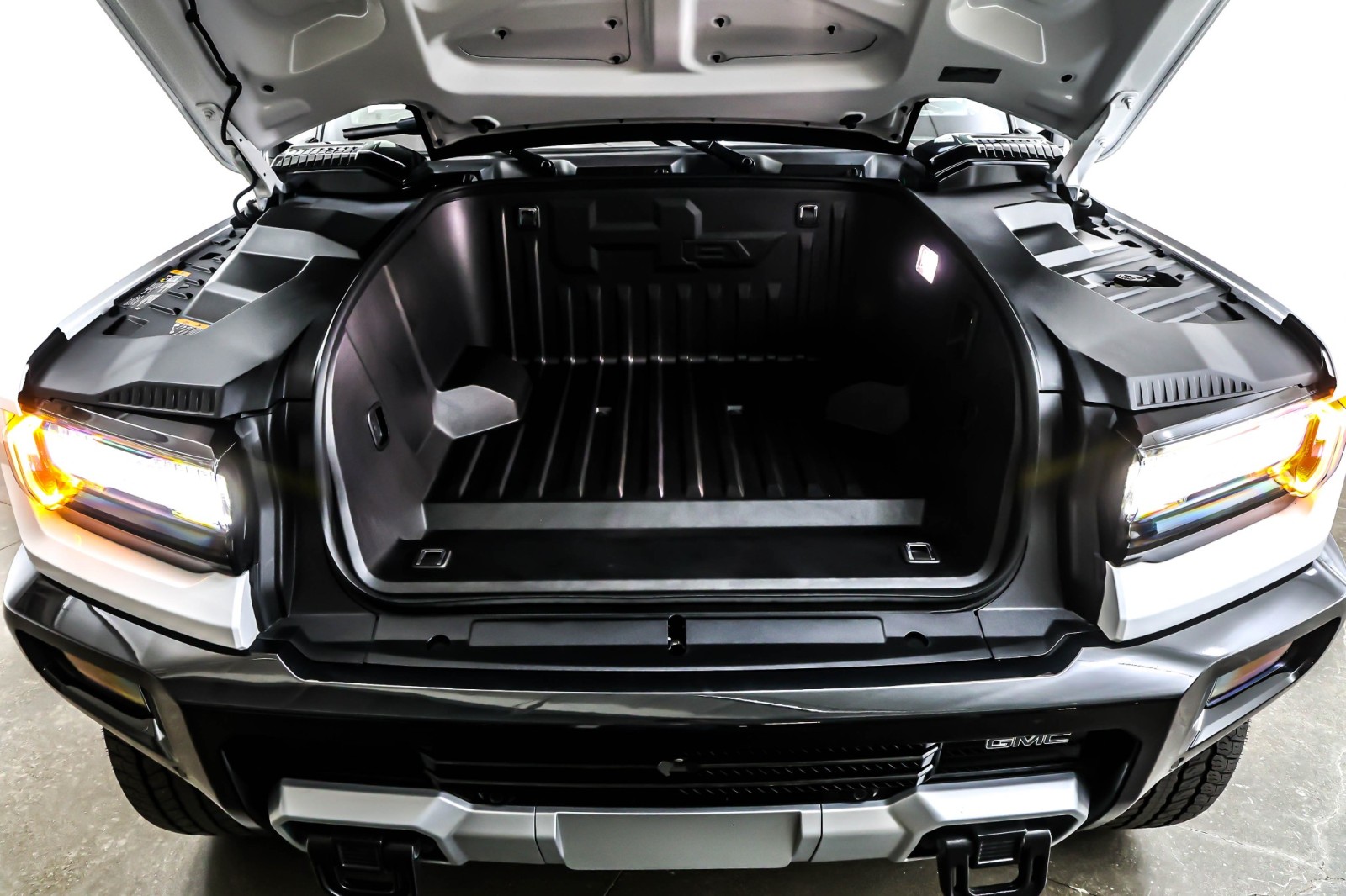 Used 2025 Interstellar White GMC e4WD 4dr 3X image 10