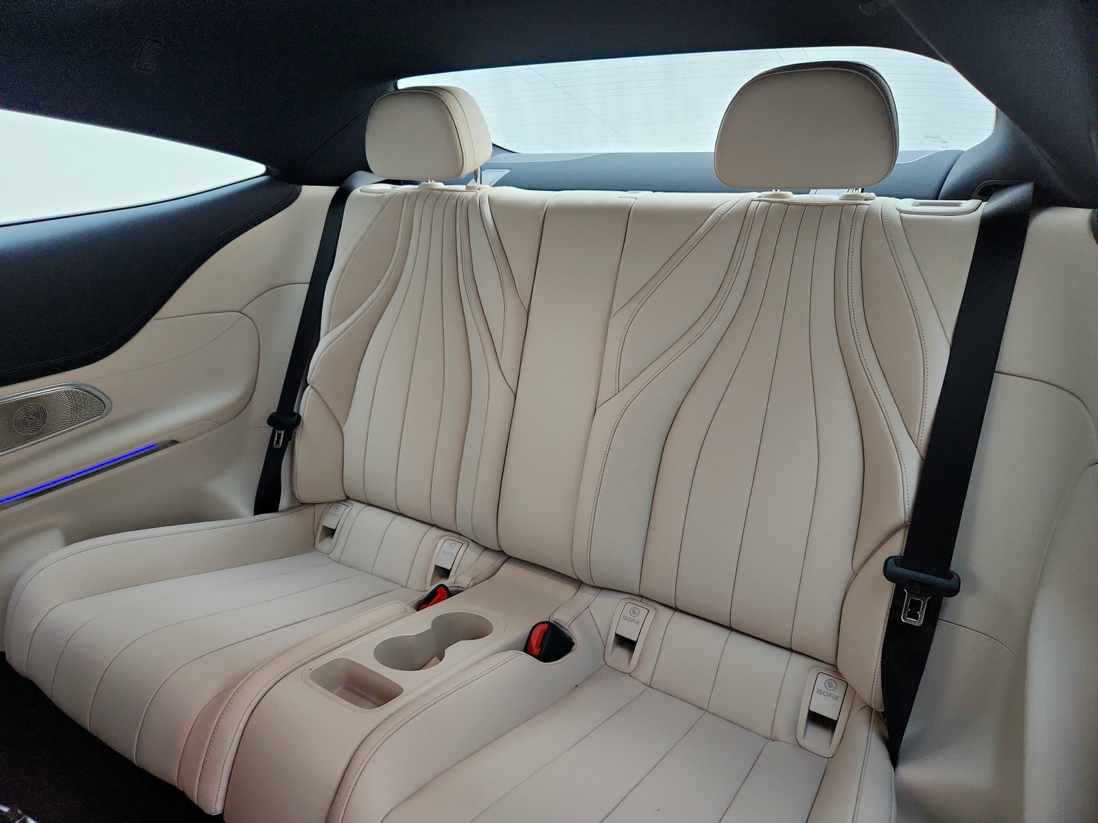 New 2026 MANUFAKTUR Moonlight White Metallic Mercedes-Benz CLE 450 4MATIC® Coupe image 17