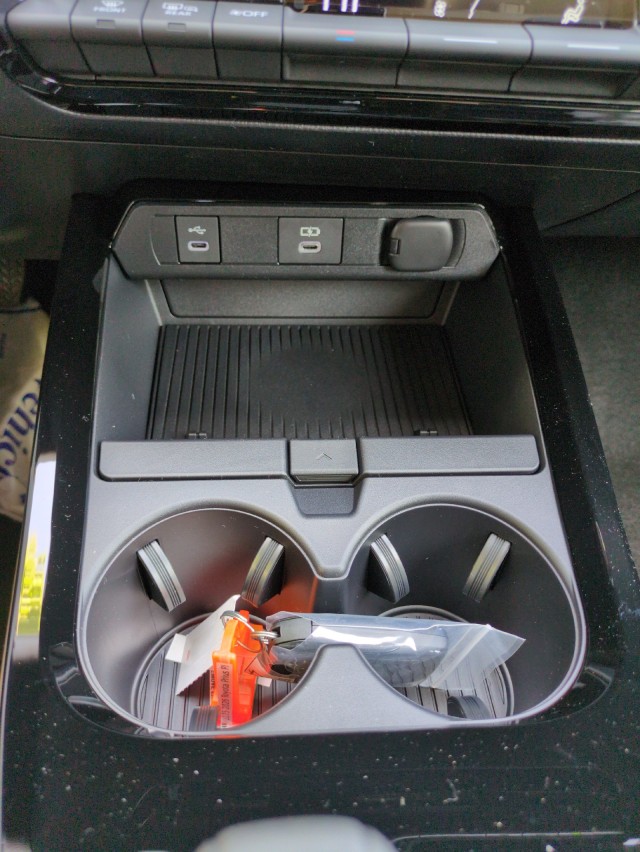 ToyotaPrius Plug-In Hybrid26