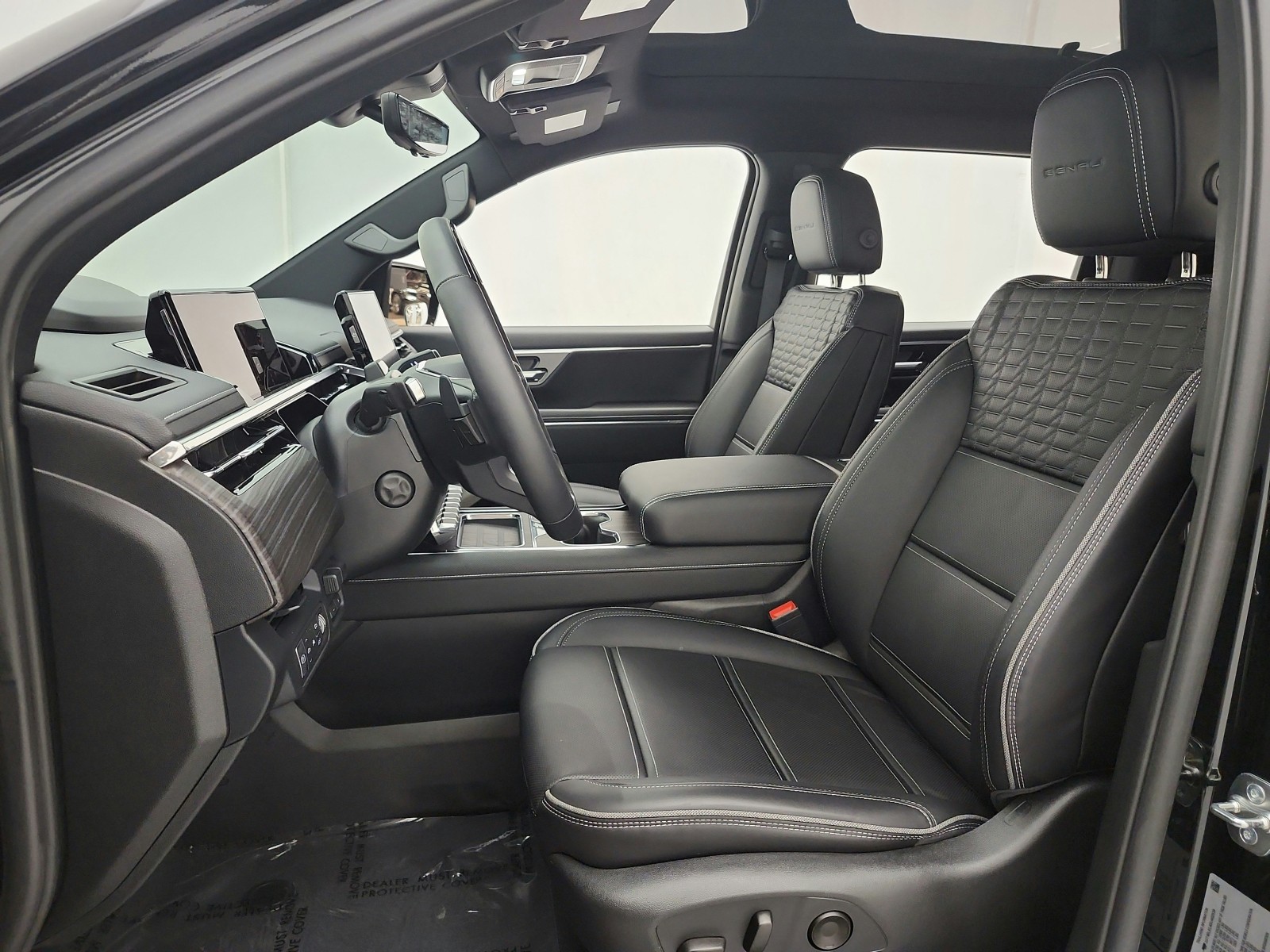 Used 2025 Onyx Black GMC e4WD Crew Cab Max Range Denali image 13