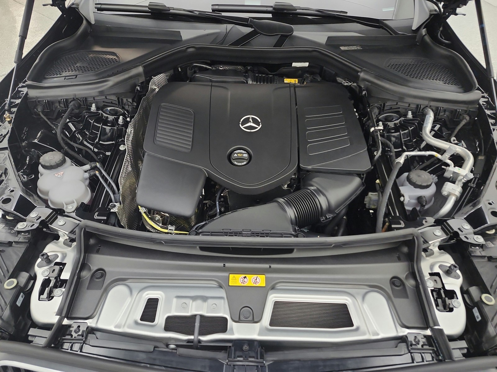 New 2026 Black Mercedes-Benz GLC 300 image 12