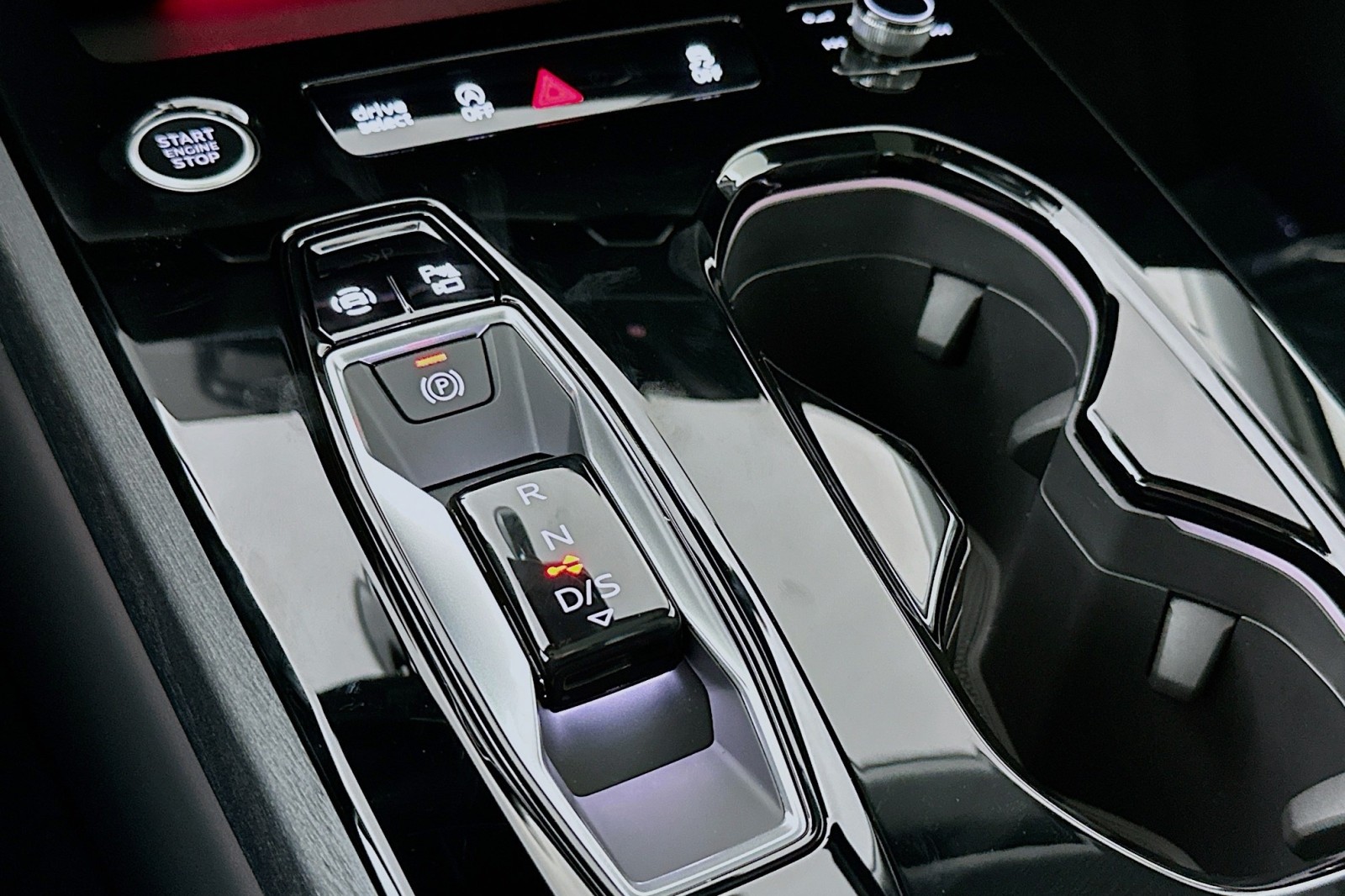 New 2025 Glacier White Metallic Audi Premium Plus image 7