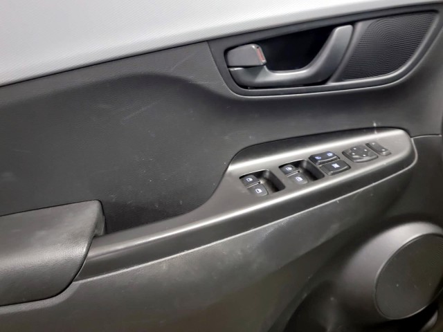 2021 Hyundai Kona SEL Auto AWD 8
