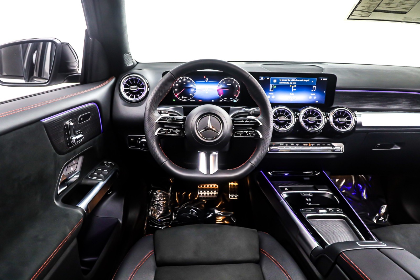 New 2026 Mountain Grey Metallic Mercedes-Benz GLB 250 image 4