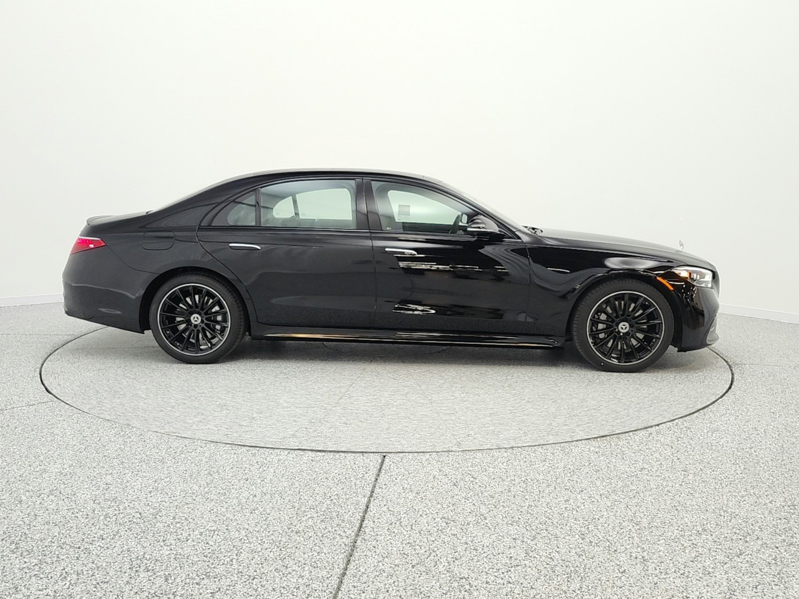 New 2026 Black Mercedes-Benz S 500 image 4