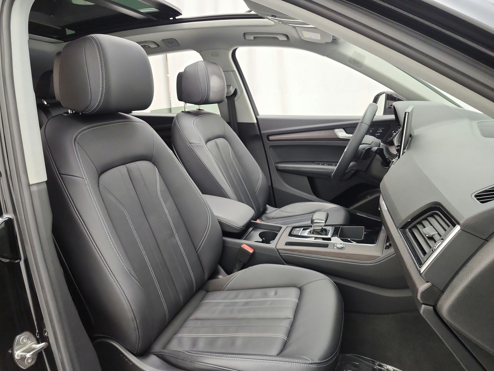 Used 2023 Brilliant Black Audi Premium Plus image 20