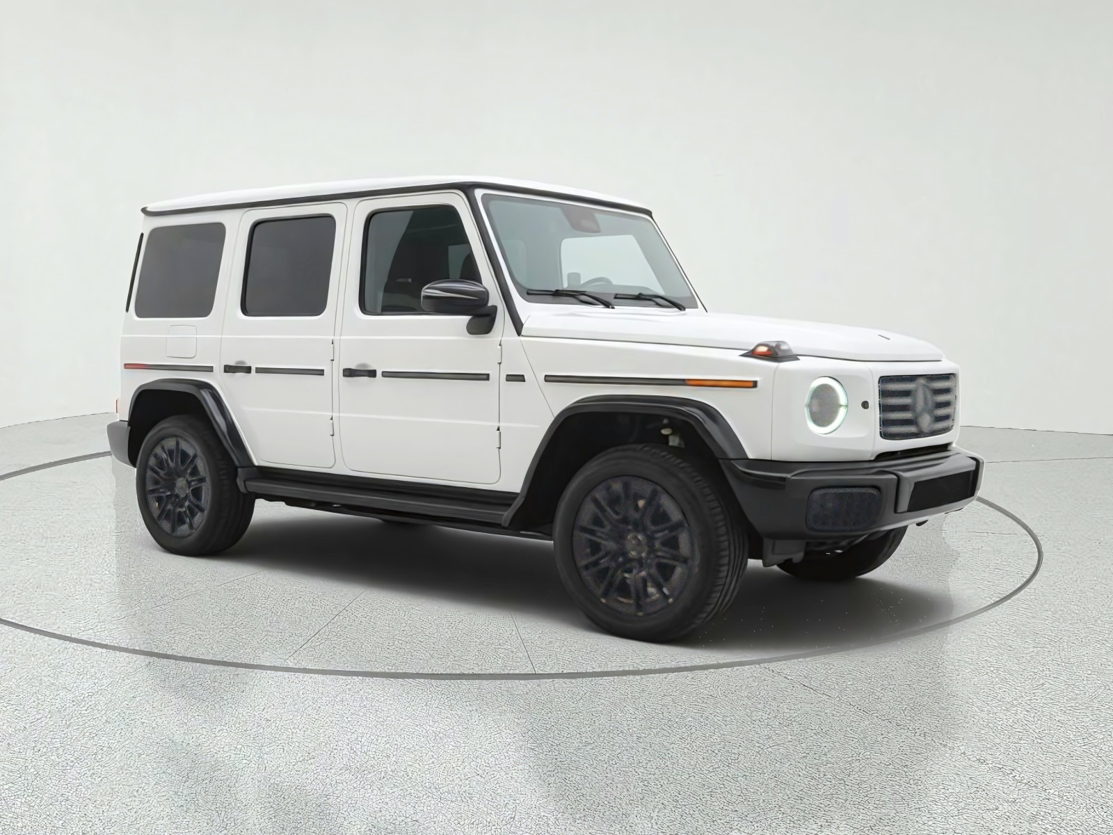 New 2027 MANUFAKTUR Moonlight White Metallic Mercedes-Benz G 580e SUV image 3