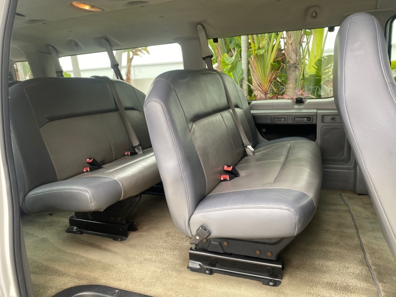 2008 Ford Econoline Wagon XLT 15 PASSENGERS E350 CLEAN in , 