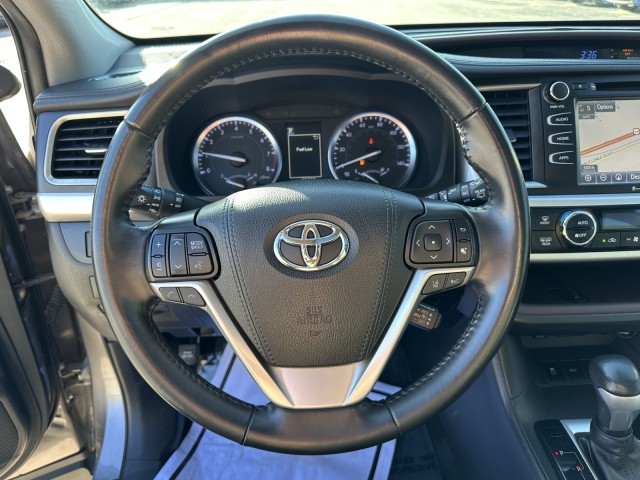 2019 Toyota Highlander XLE 10