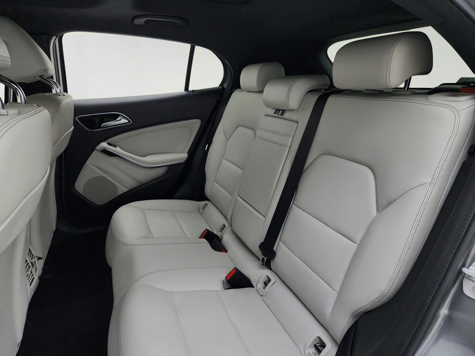 Used 2018 Mountain Grey Metallic Mercedes-Benz GLA 250 image 27