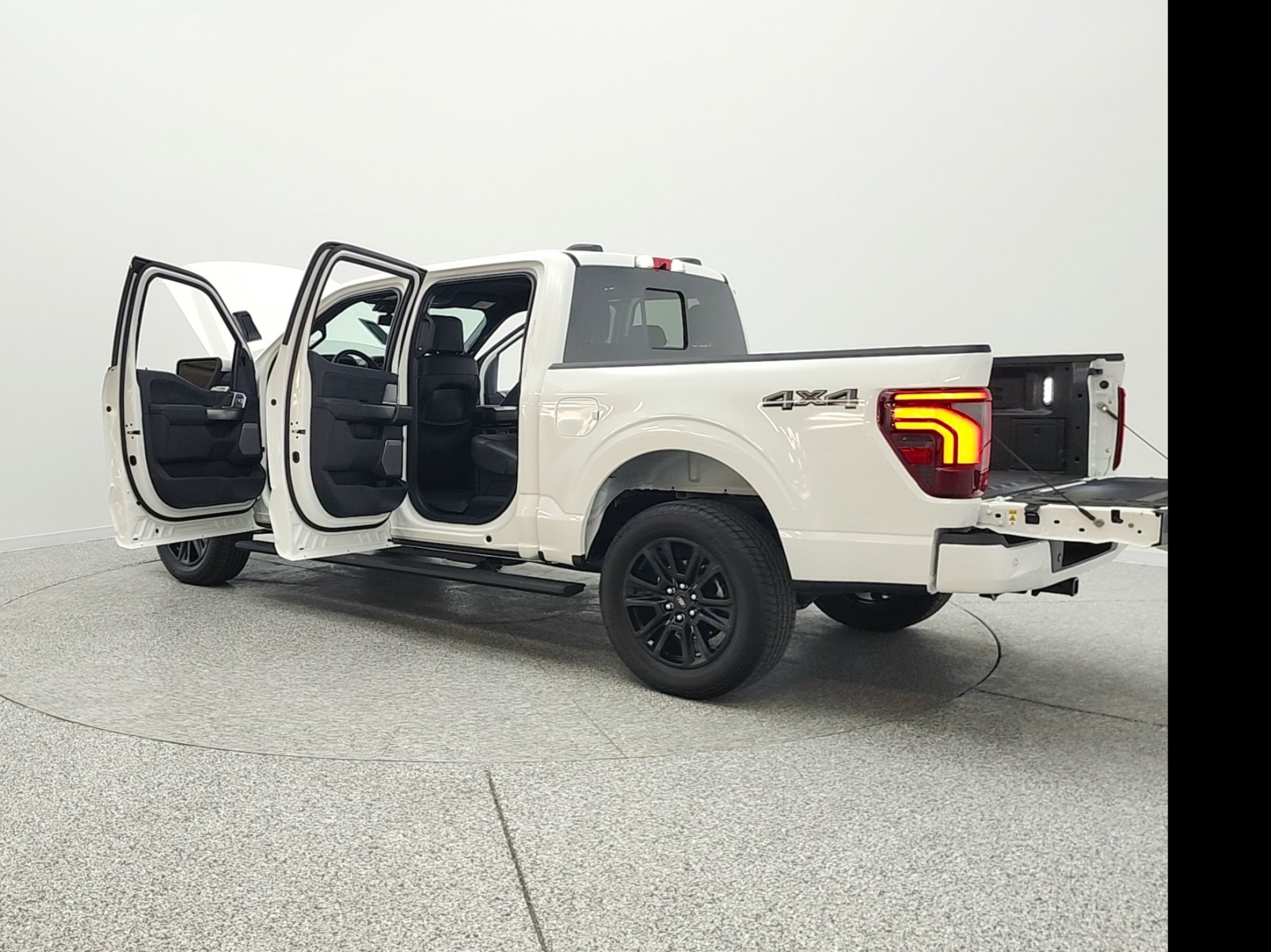 Used 2025 Star White Metallic Tri-Coat Ford Platinum 4WD SuperCrew 5.5