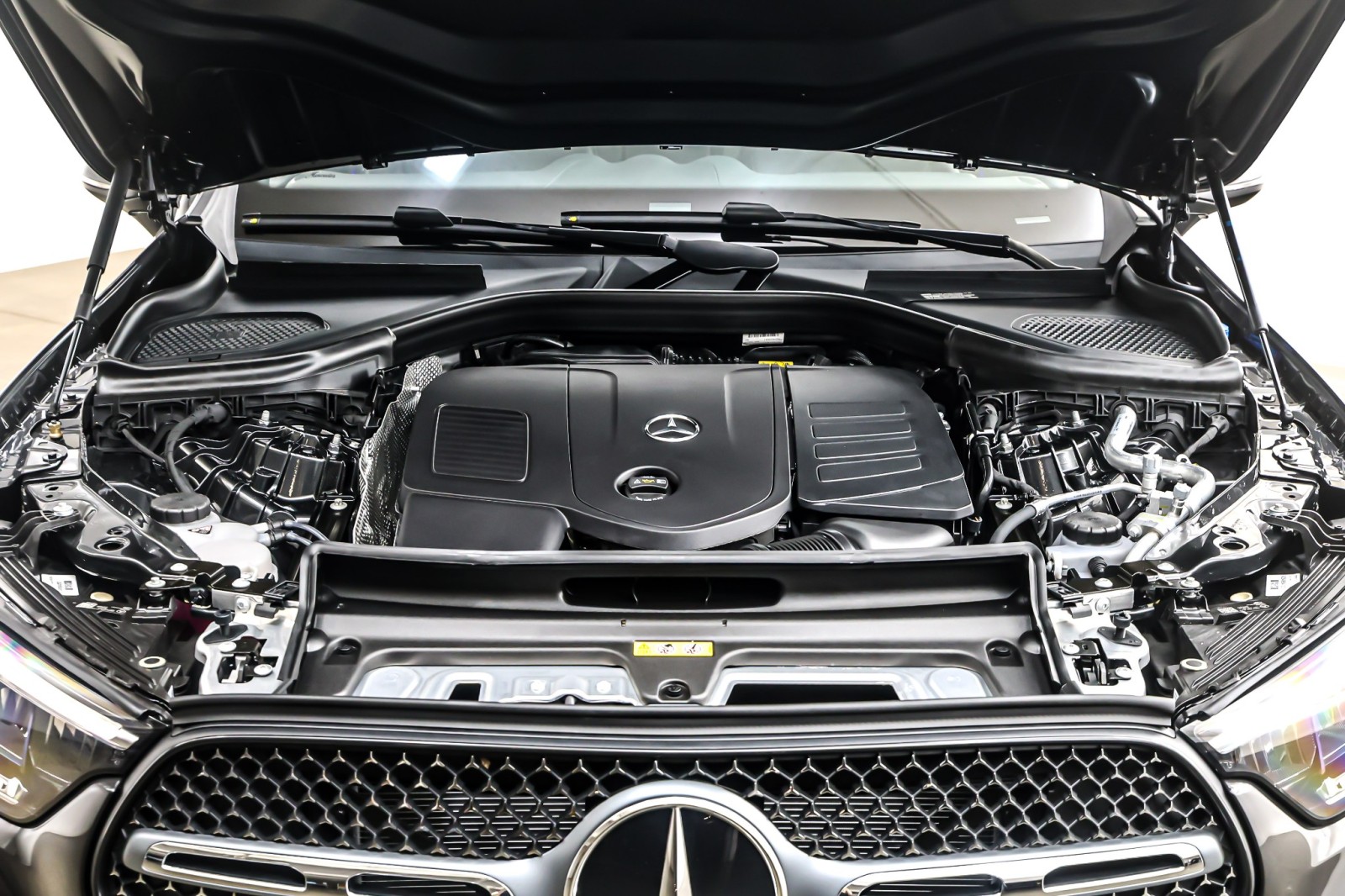 New 2026 Graphite Grey Metallic Mercedes-Benz GLC 300 image 11