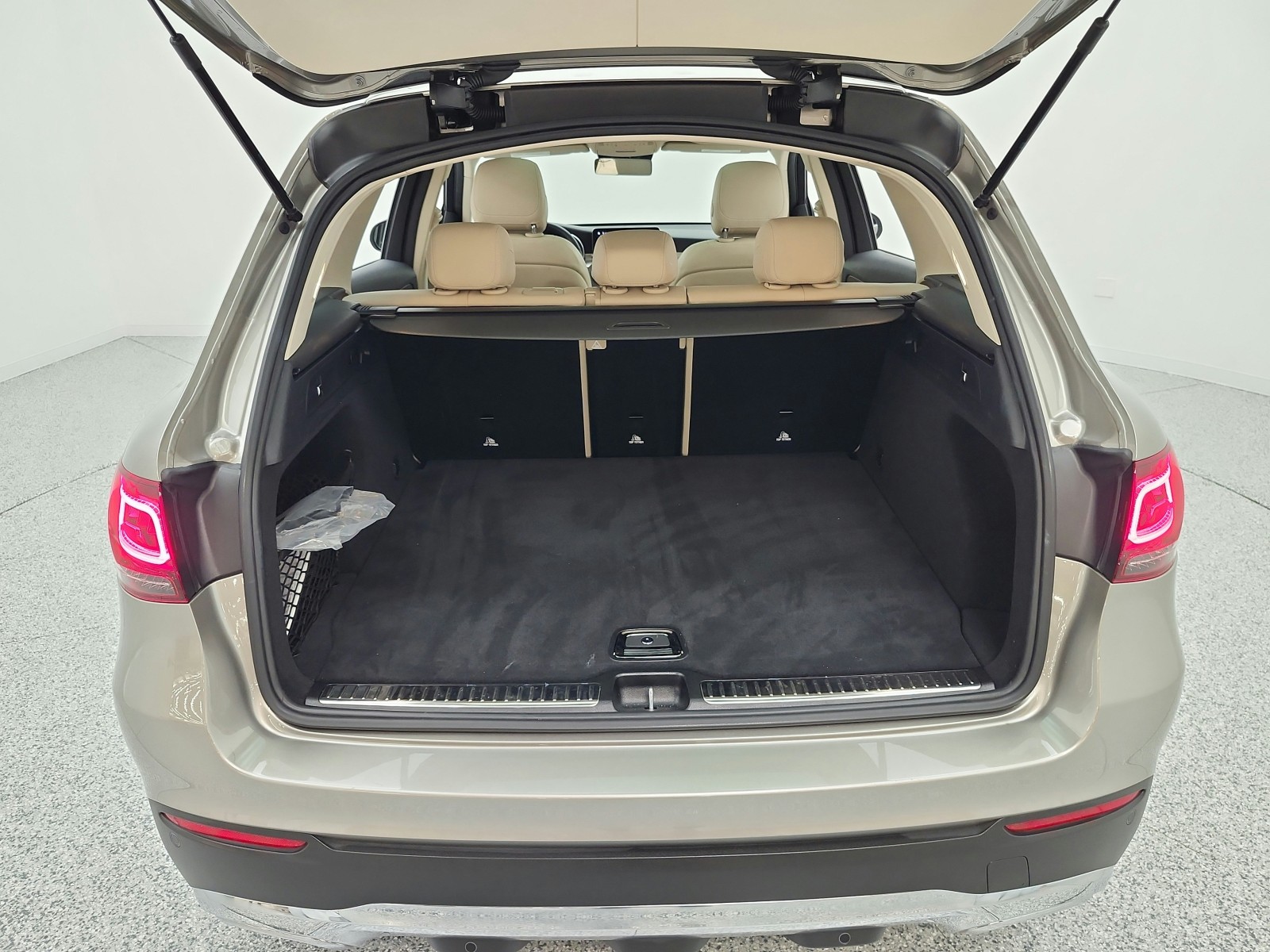 Used 2022 Mojave Silver Metallic Mercedes-Benz GLC 300 SUV image 28