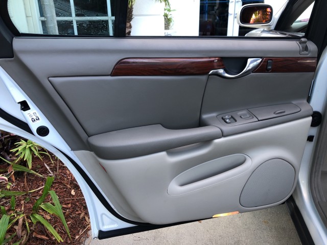 2004 Cadillac DeVille Heated and Cooled Leather Seats Sunroof CD in pompano beach, Florida
