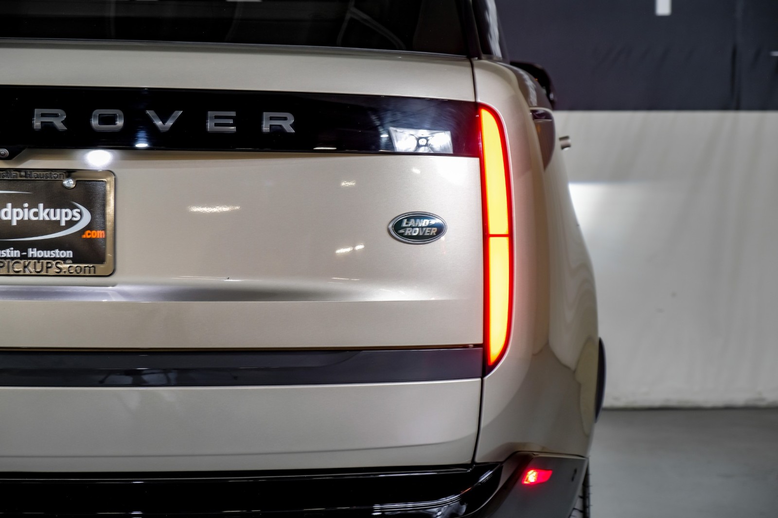 2023 Land Rover Range Rover SE 42