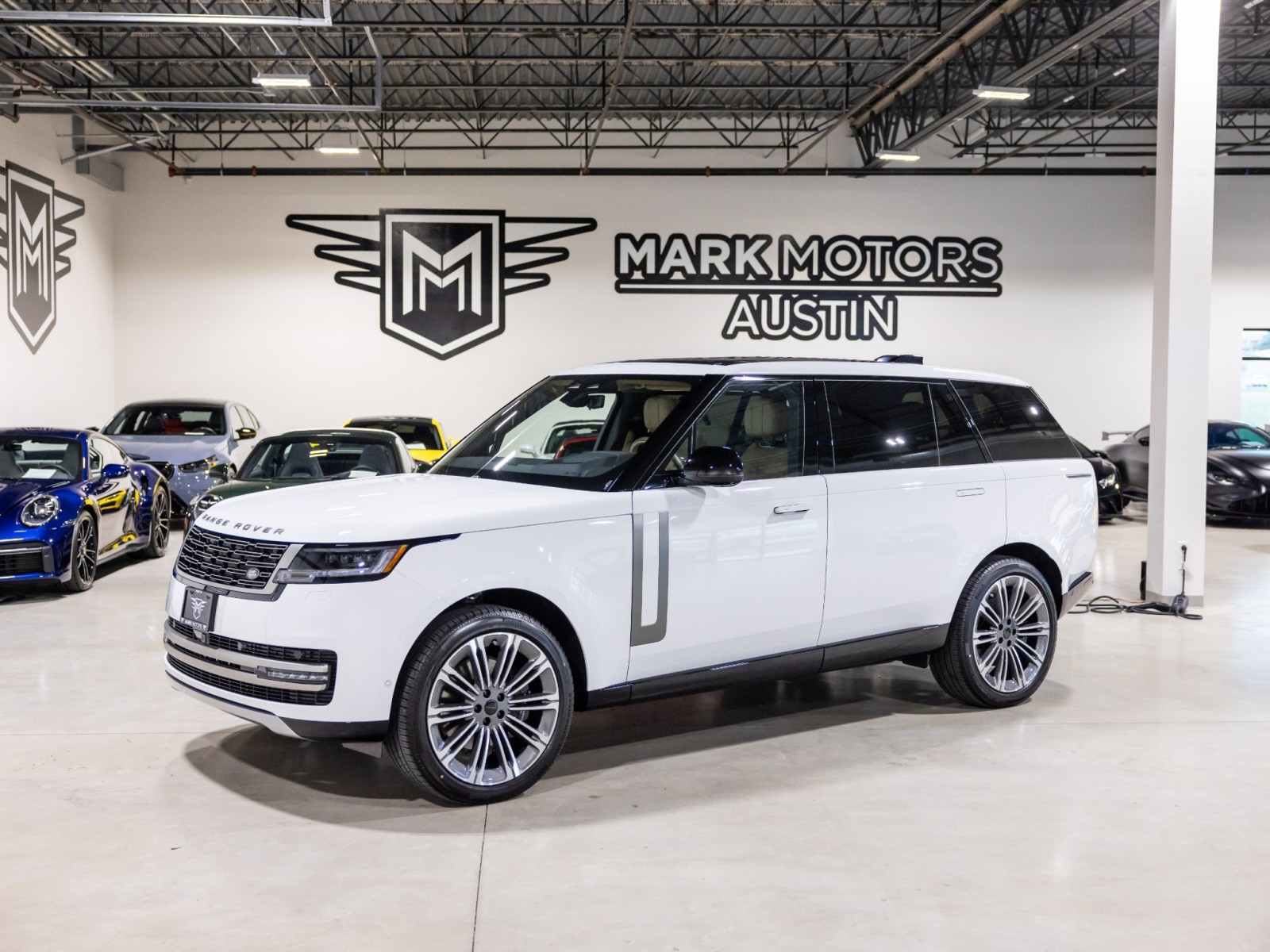 2026 Land Rover Range Rover 4.4 SE LWB 7's photo