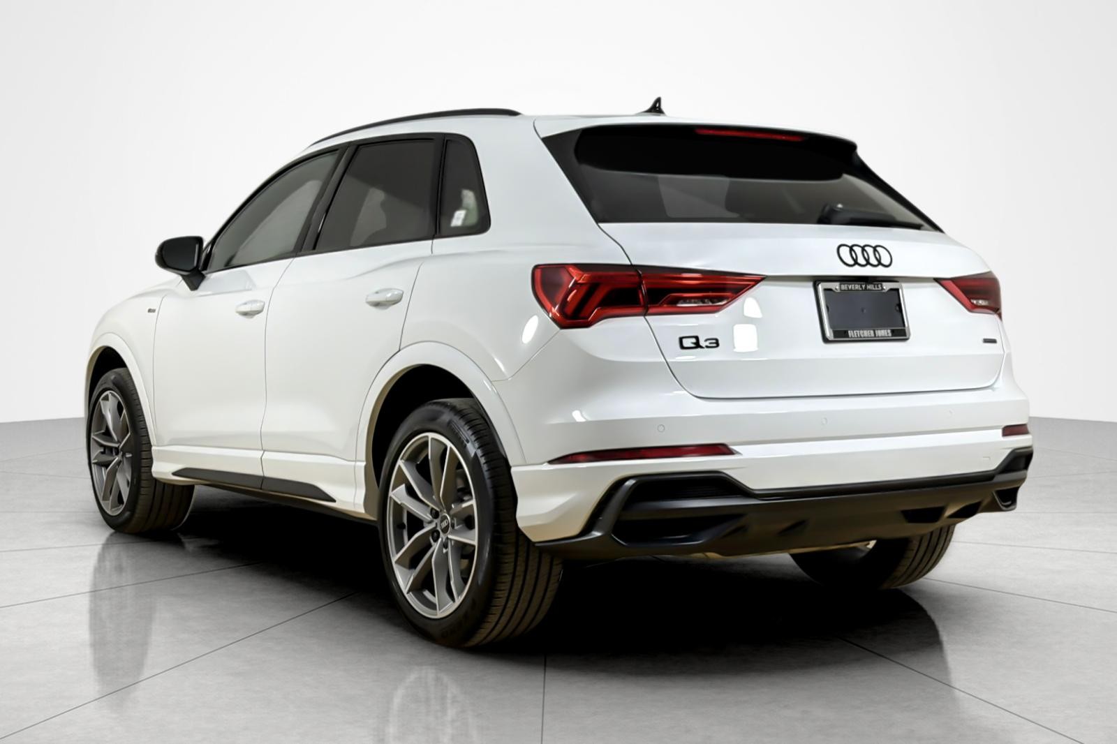 Used 2022 Ibis White Audi S line Premium 45 TFSI quattro image 3