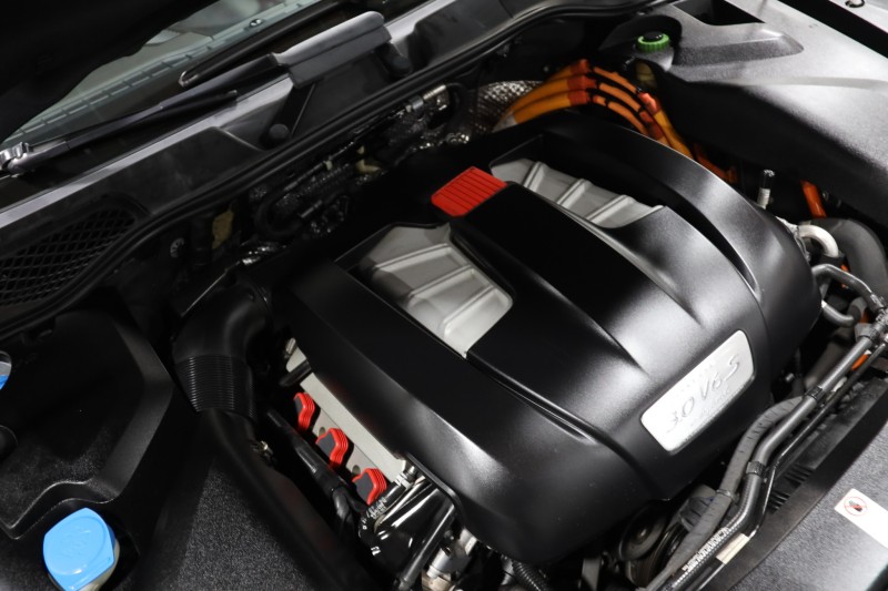 2016 Porsche Cayenne S E-Hybrid 4dr Suv in ,