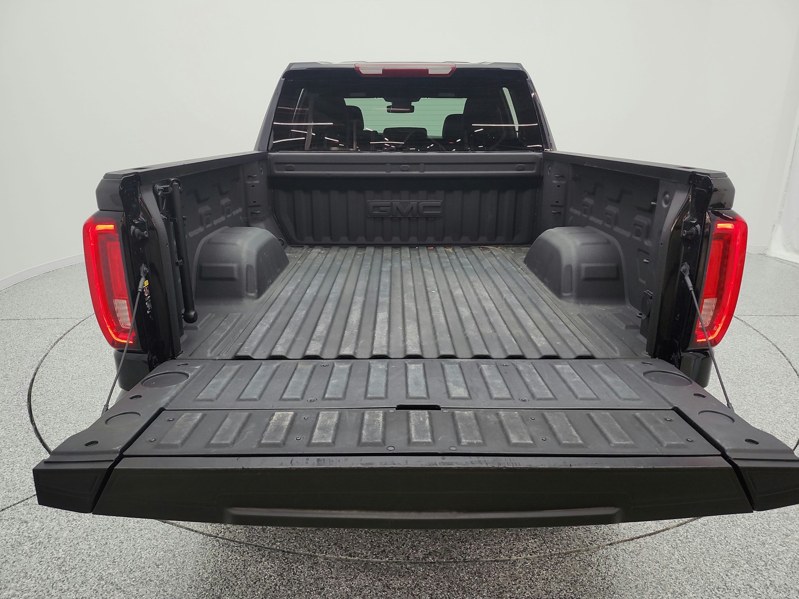 Used 2025 Onyx Black GMC 4WD Crew Cab 147 AT4 image 21