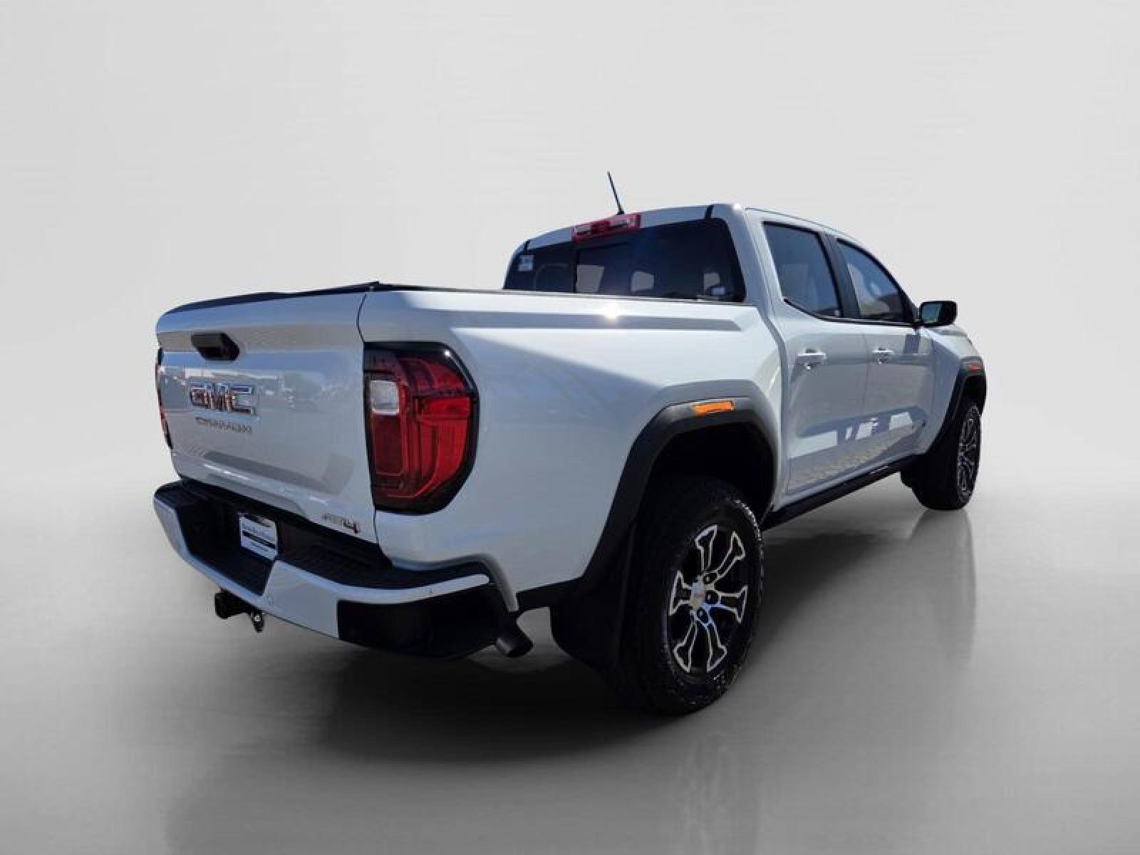 Used 2024 WHITE GMC 4WD Crew Cab AT4 image 5