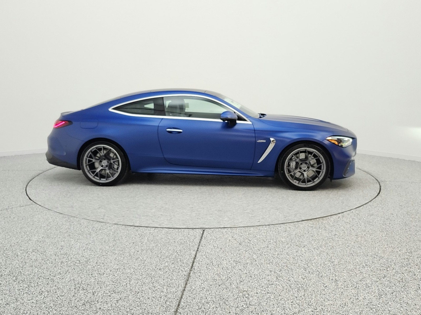 New 2026 MANUFAKTUR Starling Blue Magno Mercedes-Benz AMG® CLE 53 image 4