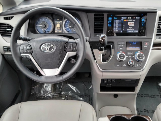 2015 Toyota Sienna 5dr 8-Pass Van XLE FWD (Natl) 11