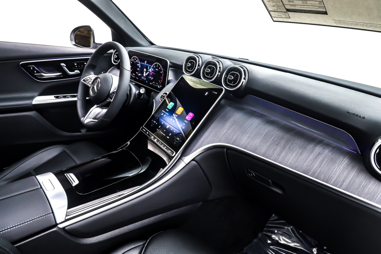 New 2026 Polar White Mercedes-Benz GLC 300 image 5