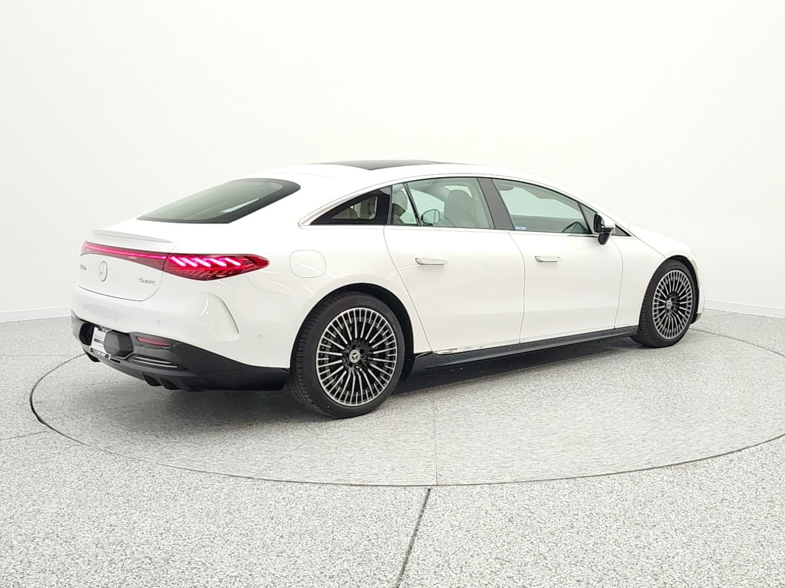 New 2026 MANUFAKTUR Moonlight White Metallic Mercedes-Benz EQS 580 image 5