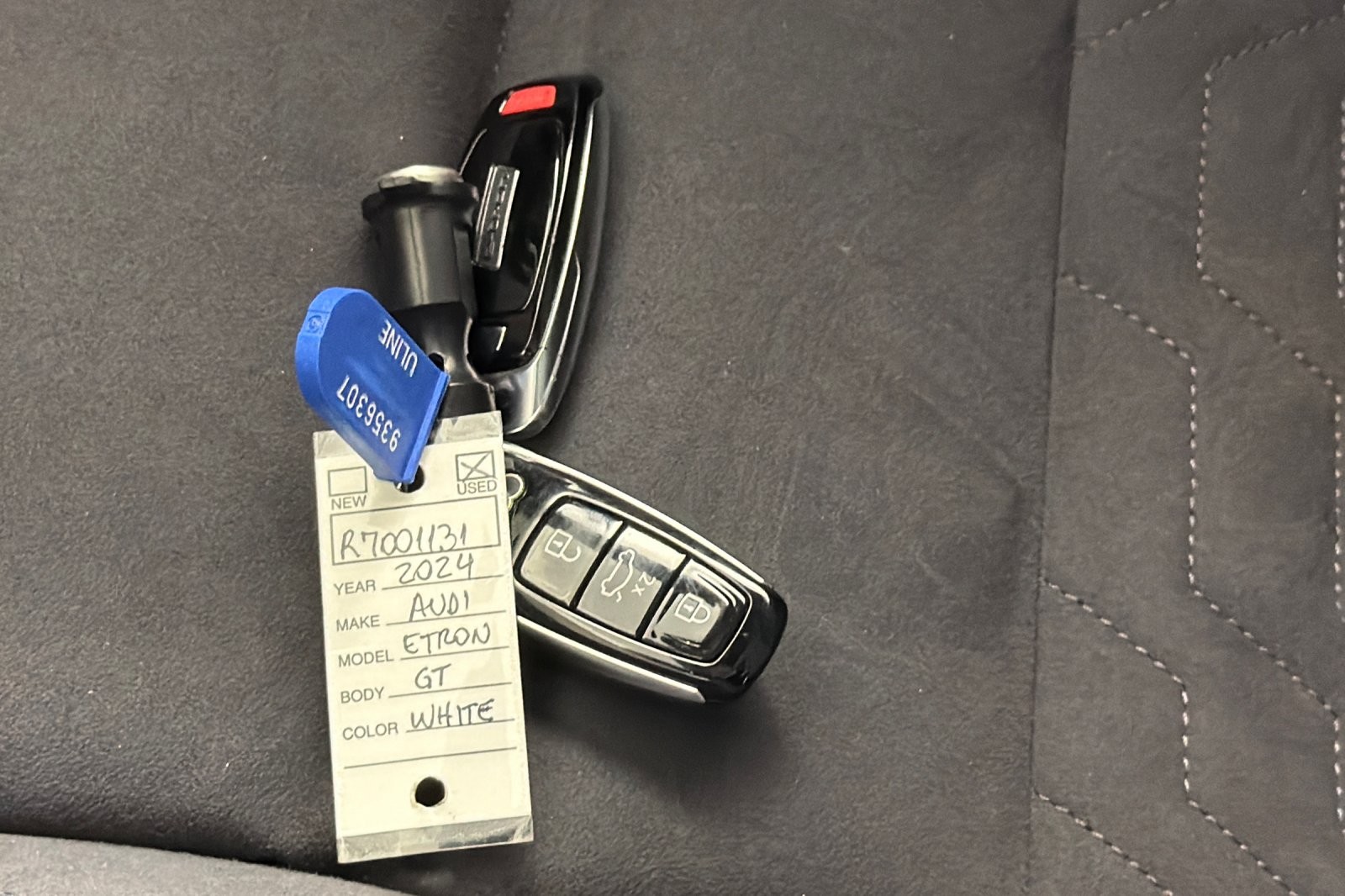 Used 2024 Ibis White Audi Prestige quattro image 24