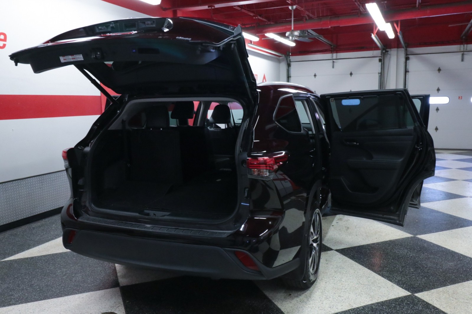 Used Car 2022 Toyota Highlander  Xle For Sale Under $35,000 In Austin, Texas