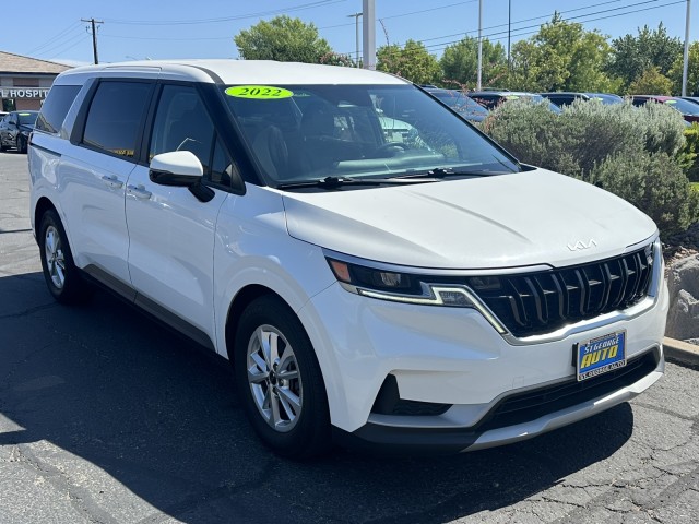  2022 Kia Carnival LX FWD   