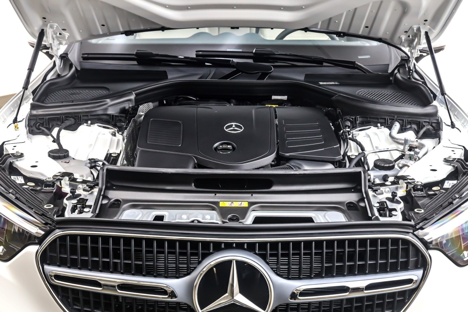 New 2026 Polar White Mercedes-Benz GLC 300 image 11