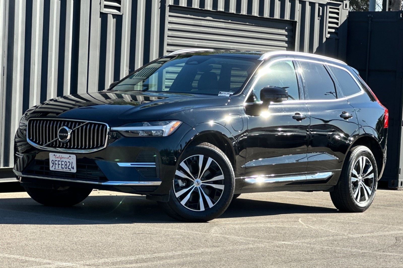 2023 Volvo XC60 Recharge T8 Core Bright Theme eAWD