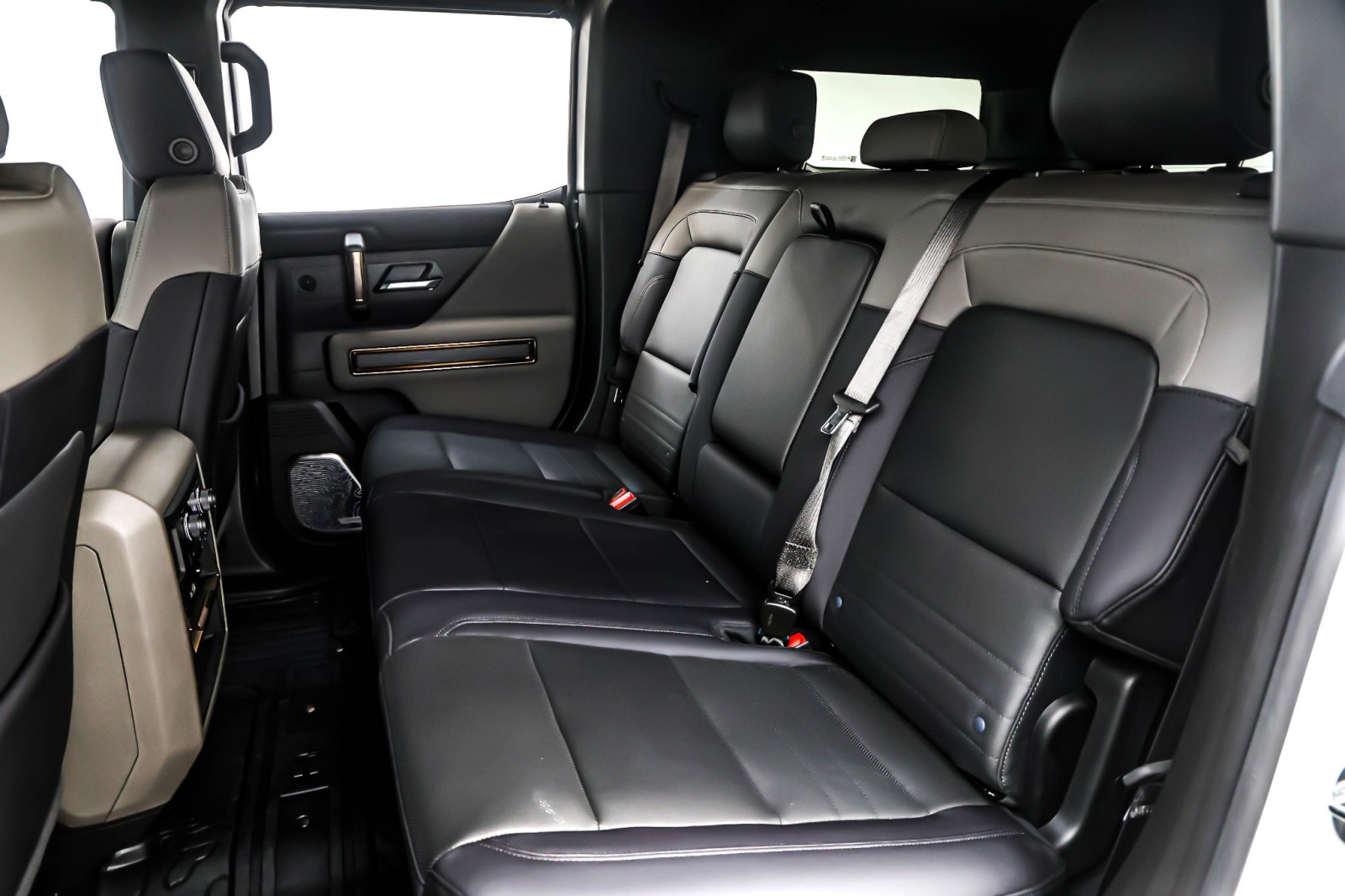 Used 2025 Interstellar White GMC e4WD 4dr 3X image 7