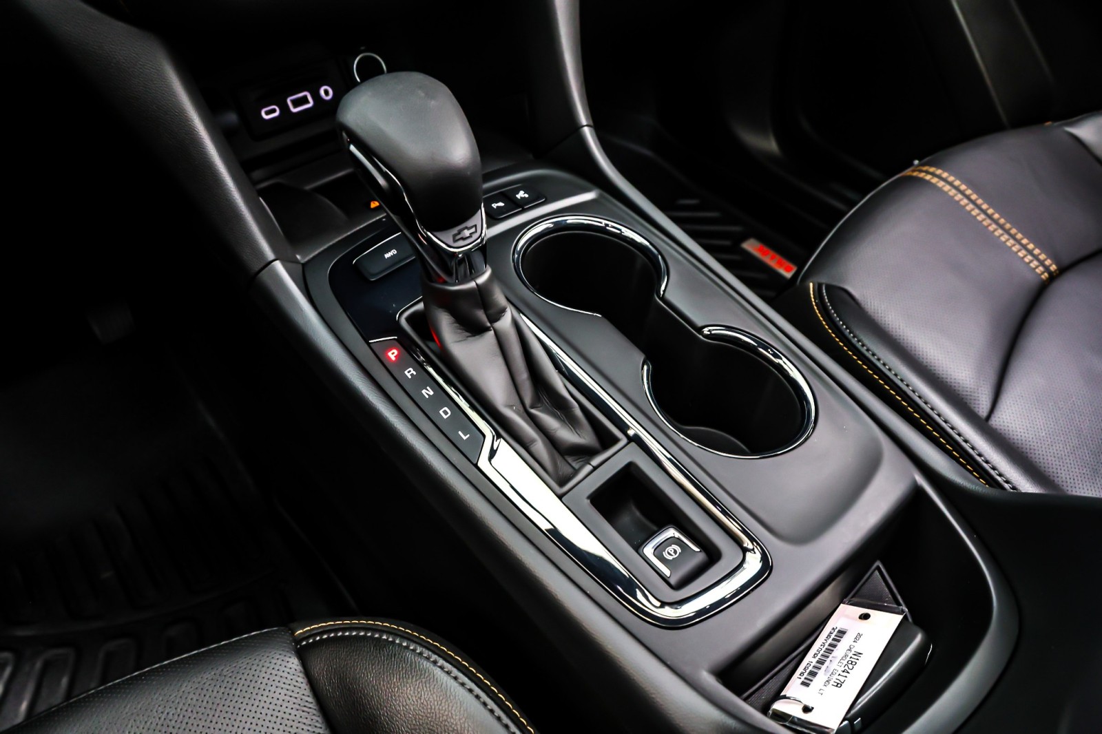 Used 2024 Summit White Chevrolet AWD 4dr Premier image 6