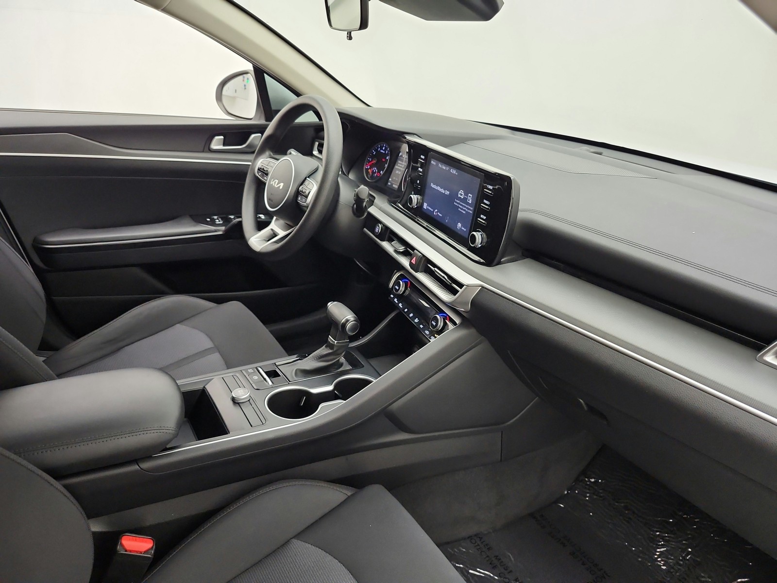 Used 2023 Glacial White Pearl Kia LXS image 21