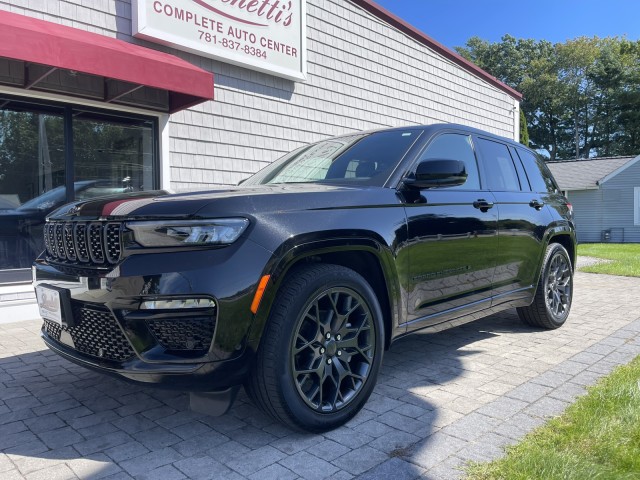 Diamond Black Crystal Pearlcoat 2025 Jeep Grand Cherokee SUV / Crossover Four-Wheel Drive Automatic