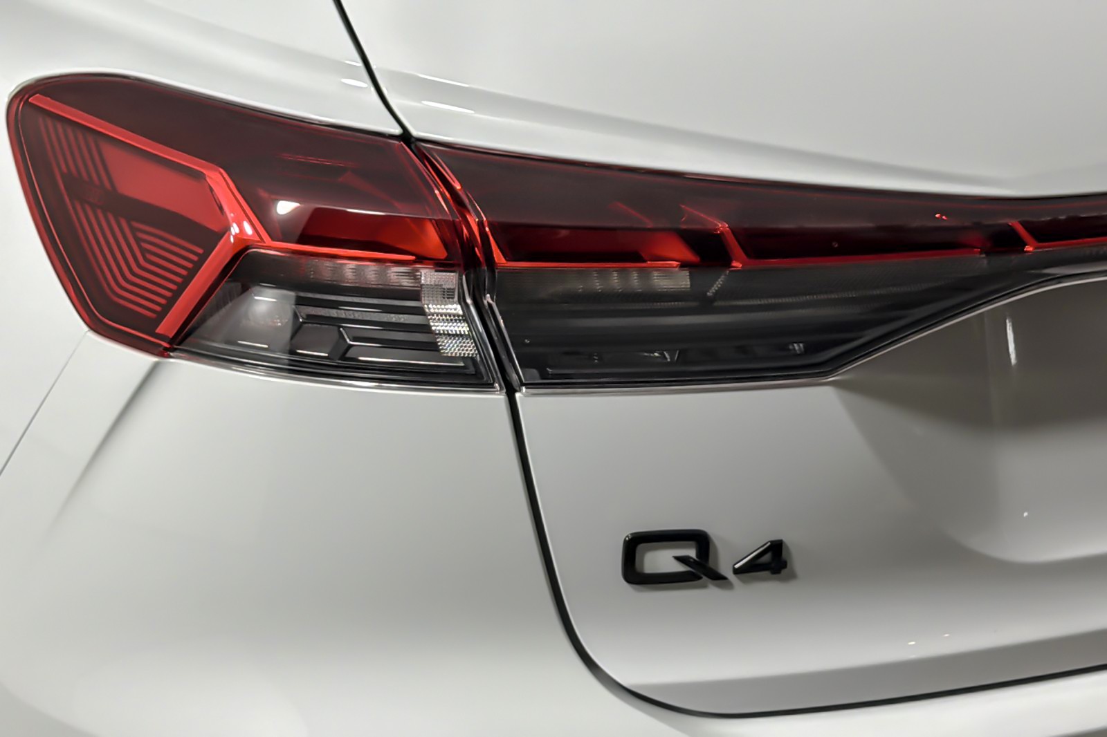 Used 2024 Glacier White Metallic Audi Prestige 55 quattro image 27